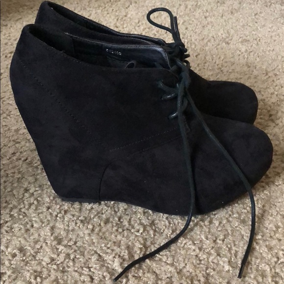 Shoes - Picture 2 of 2